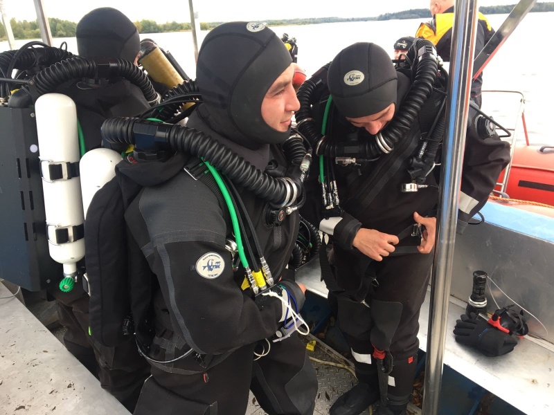 Водолазы МЧС России проводят тренировки