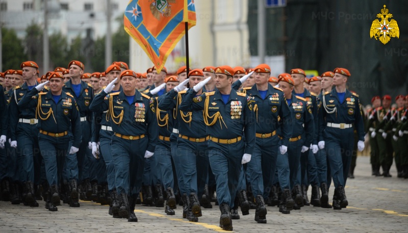 Более 3 тысяч сотрудников МЧС России приняли участие в парадах Победы