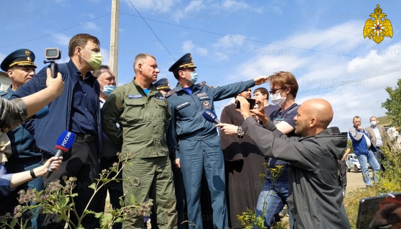 Глава МЧС России и губернатор Свердловской области облетели подтопленные территории