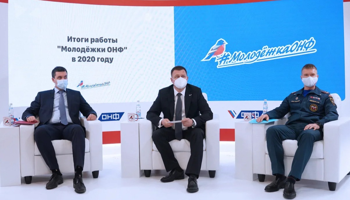 Ведомственными наградами МЧС России отмечена работа 76 волонтеров