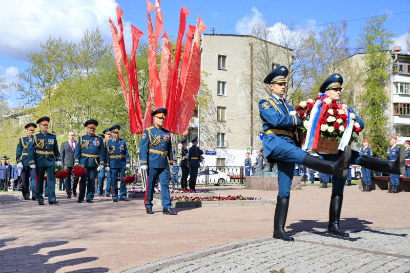 Руководство и сотрудники МЧС России возложили цветы в память о погибших в годы Великой Отечественной войны