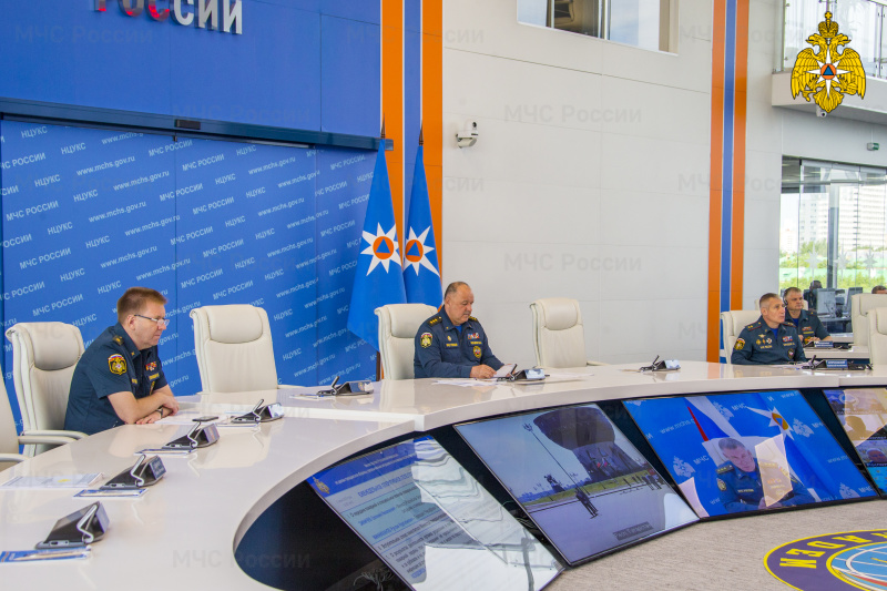 На контроле МЧС России - паводковая и пожароопасная обстановка в стране