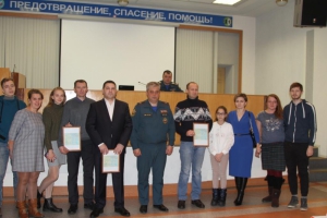 Ветеранам МЧС Новосибирска вручили жилищные сертификаты