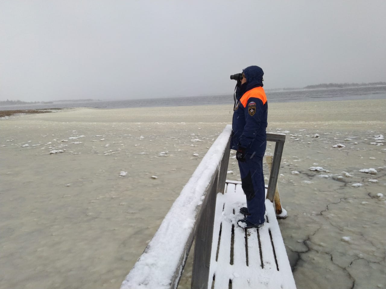 Силы МЧС России проводят профилактические мероприятия на акваториях в преддверии периода ледостава