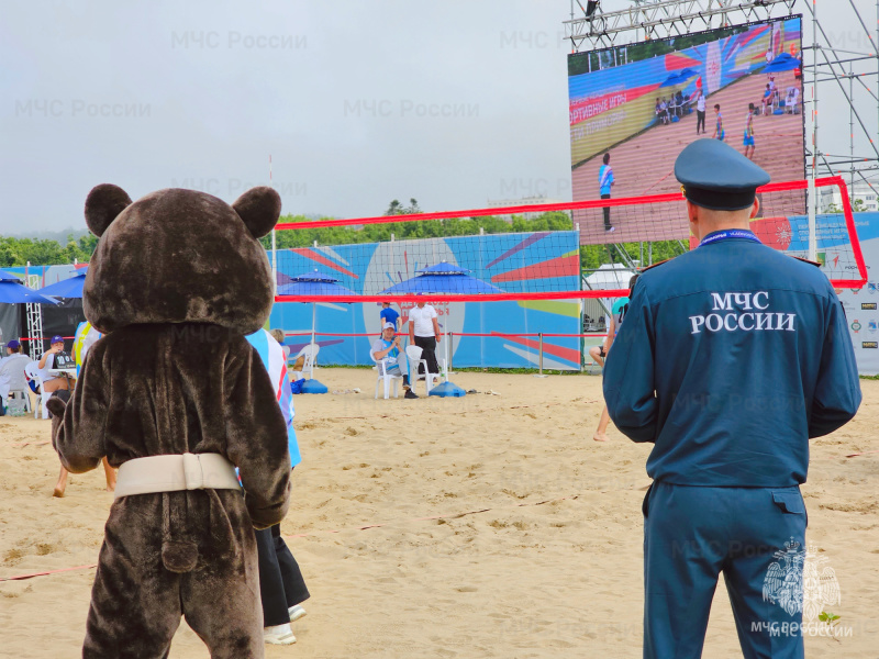Сотрудники МЧС России обеспечивают безопасность I-х международных игр «Дети Приморья»