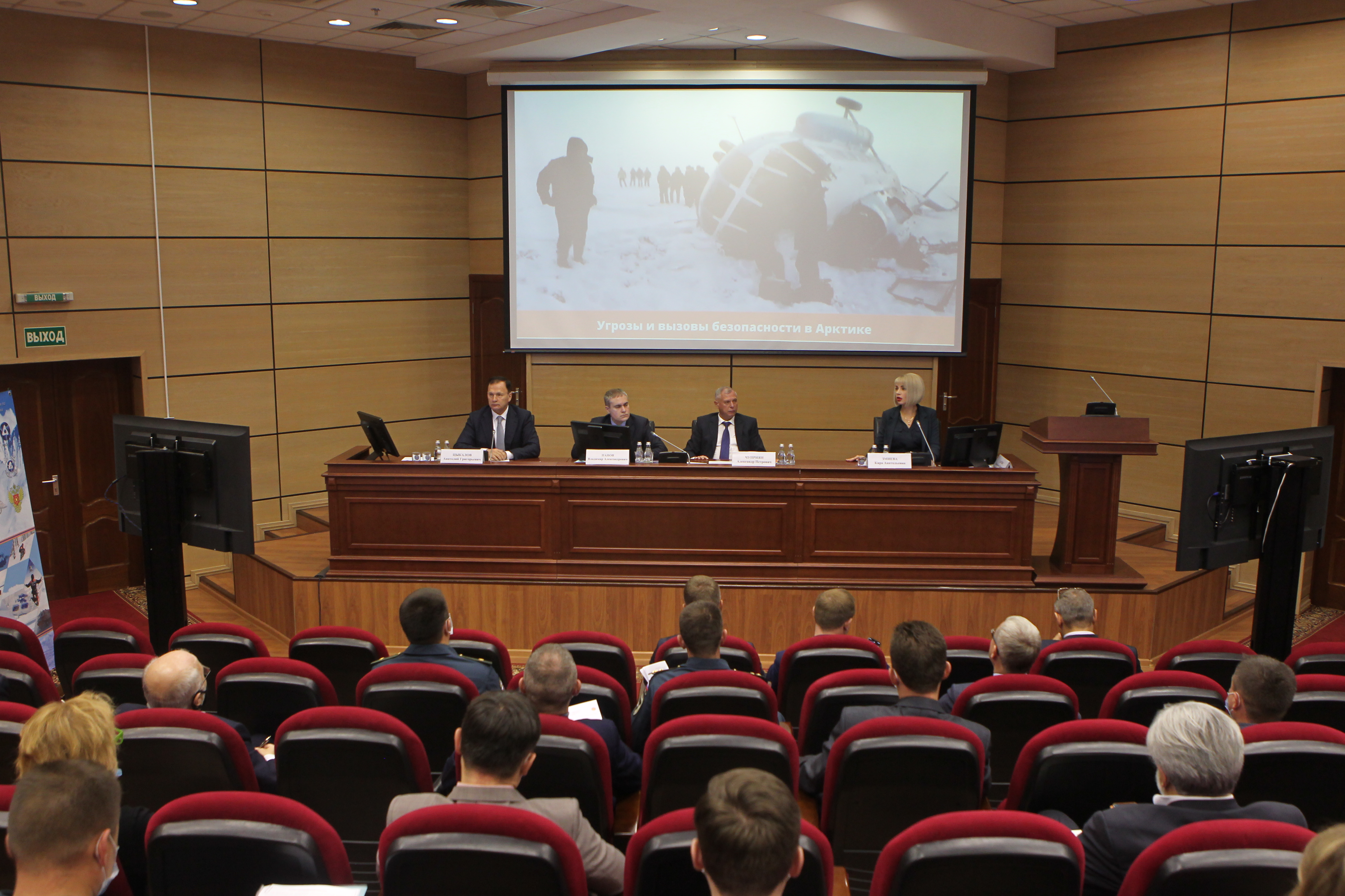 Вопросы комплексной безопасности в Арктическом регионе обсудили в рамках Пожарно-спасательного конгресса в Москве