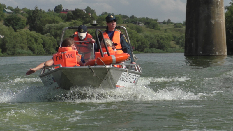 МЧС России за два летних месяца на водоемах страны спасено 358 человек