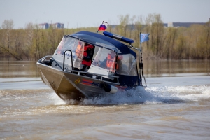 Пропавших рыбаков, которые рисковали  ради резиновых лодок, нашли живыми