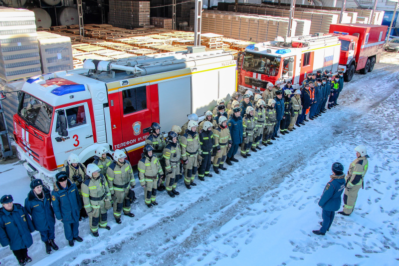 В Симферополе прошли первые в этом году пожарно-тактические учения по тушению пожара по повышенному рангу сложности