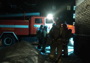 Пожарные МЧС России ликвидировали возгорание в медицинском учреждении Новосибирска (фото)