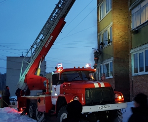 В Новосибирске на пожаре спасли оставленного без присмотра ребенка