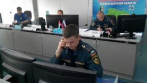 По факту обрушения в Главном управлении МЧС России по Новосибирской области работает телефон доверия