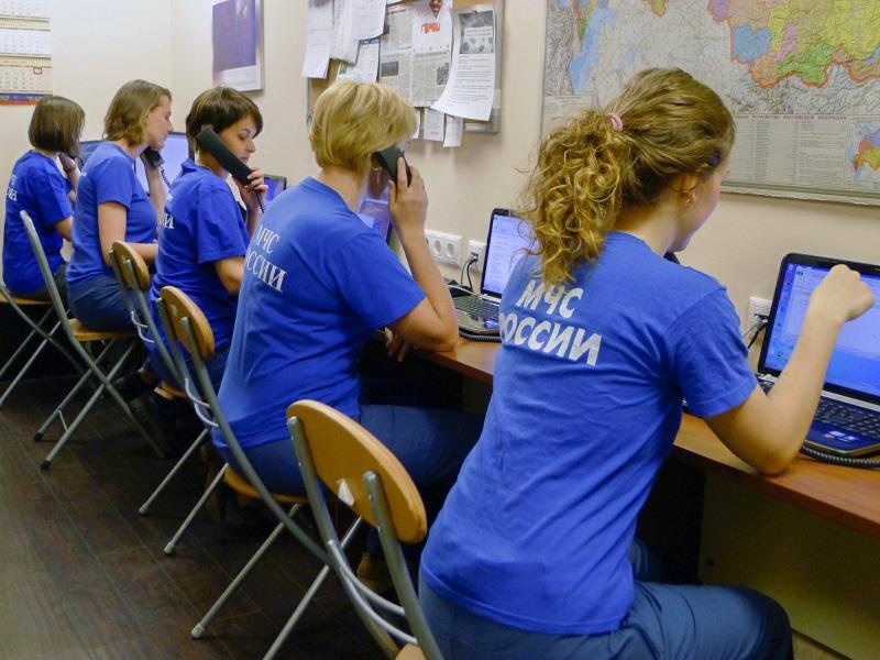 Психологи МЧС России участвуют в работе «горячей линии» по коронавирусу
