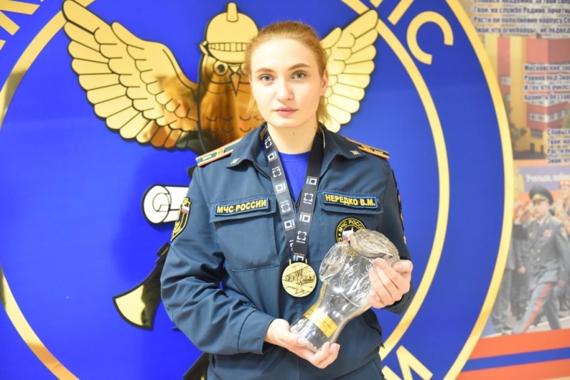Курсант Академии ГПС МЧС России Виктория Нередко завоевала золото в чемпионате по силе удара «Ударная десятка»