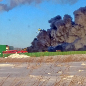 Пожарные ликвидировали открытое горение на мусороперерабатывающем предприятии в Коченево