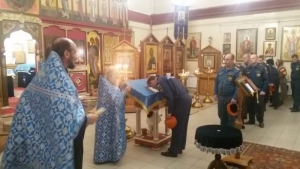 Новосибирские сотрудники МЧС приняли участие в молебене в честь иконы Богородицы «Неопалимая Купина»