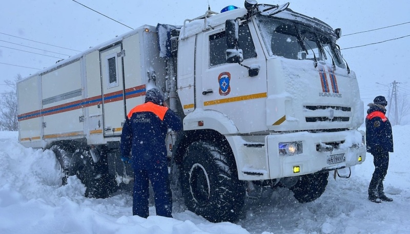 Спасатели продолжают оказывать помощь оказавшимся под влиянием циклона сахалинцам