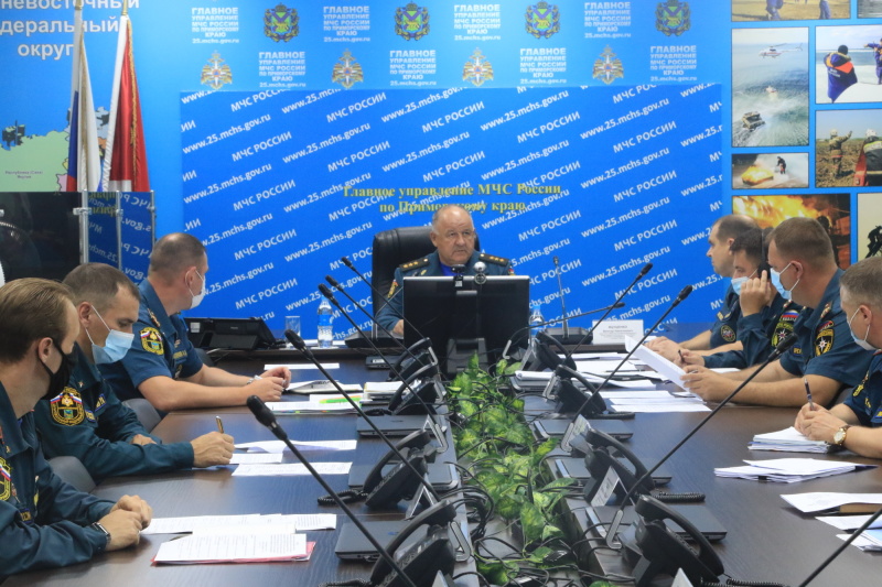 Замминистра МЧС России Виктор Яцуценко прибыл в Приморский край