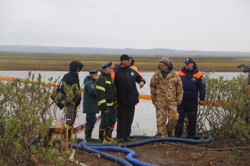 К ликвидации последствий ЧС в Норильске привлечён дополнительный вертолёт Ми-8 МЧС России