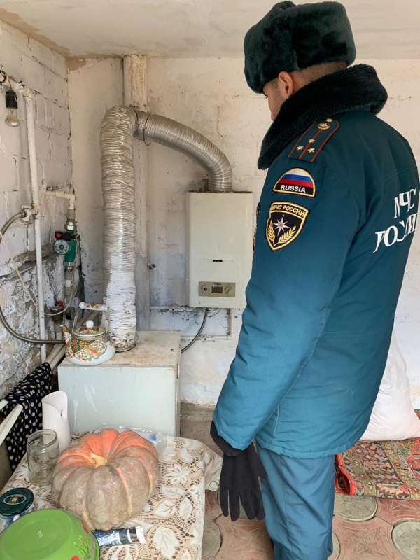 В жилом секторе Каспийска прошли подворовые обходы