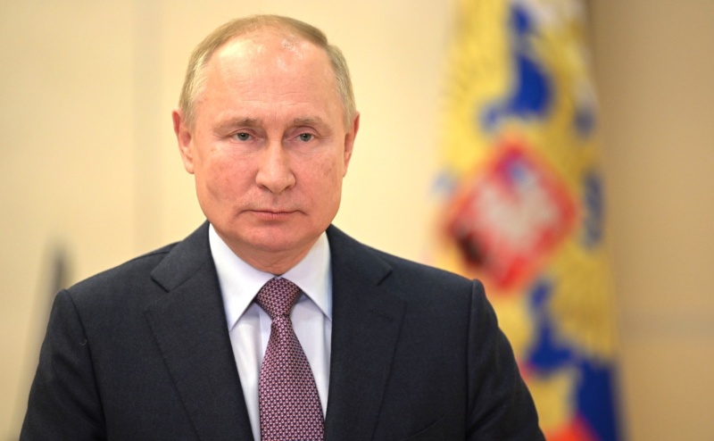 Владимир Путин поздравил сотрудников и ветеранов МЧС России с Днём спасателя