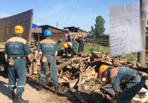 Жители Иркутской области благодарят спасателей МЧС России за помощь в ликвидации последствий паводка (фото)