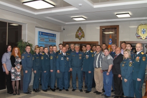 Ветеранов и специалистов информационных технологий и связи МЧС России поздравили со столетним юбилеем войск связи