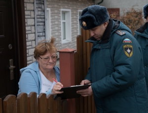 Не терять бдительности: сотрудники МЧС накануне выходных напомнили жителям о правилах пожарной безопасности