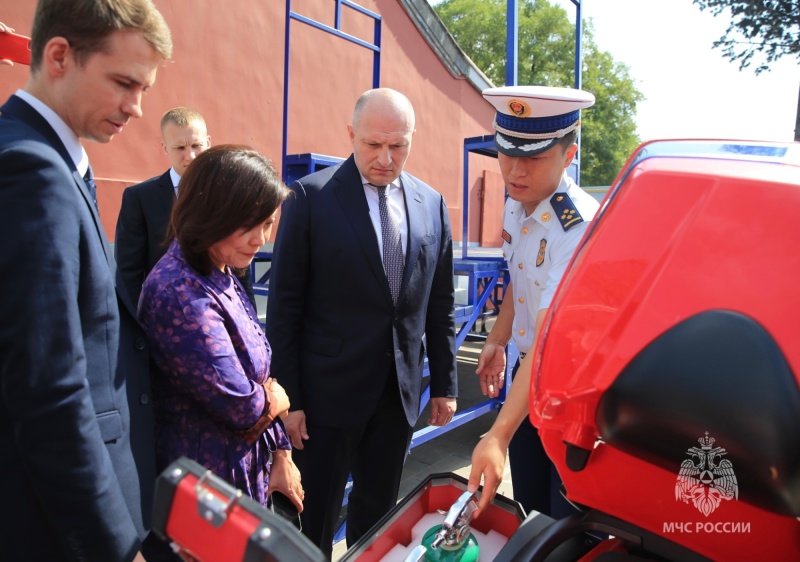Александр Куренков ознакомился с пожарно-спасательными технологиями коллег из Китая