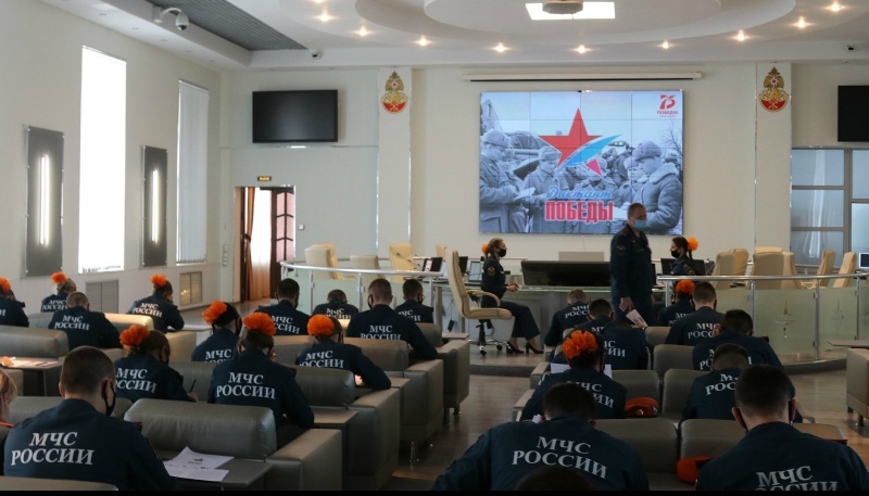 8 сотрудников МЧС России стали победителями «Диктанта Победы»