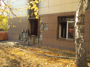 Пожарные Новосибирской области ликвидировали пожар в городской больнице города Обь (фото)