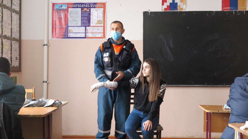 Сотрудники МЧС России провели открытые уроки безопасности в восстановленной школе Нагорного Карабаха