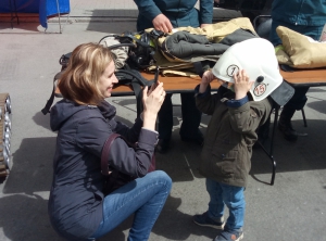 На стадионе «Спартак» новосибирские пожарные и спасатели открыли фан-зону и интерактивные площадки для детей