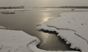 Снегоход с людьми провалился в полынью на Новосибирском водохранилище