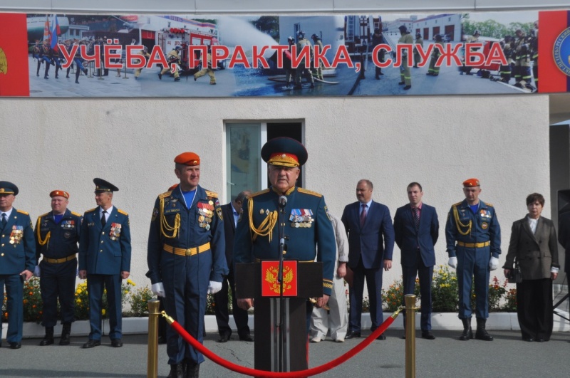 Первокурсники Дальневосточной пожарно-спасательной академии присягнули на верность Родине