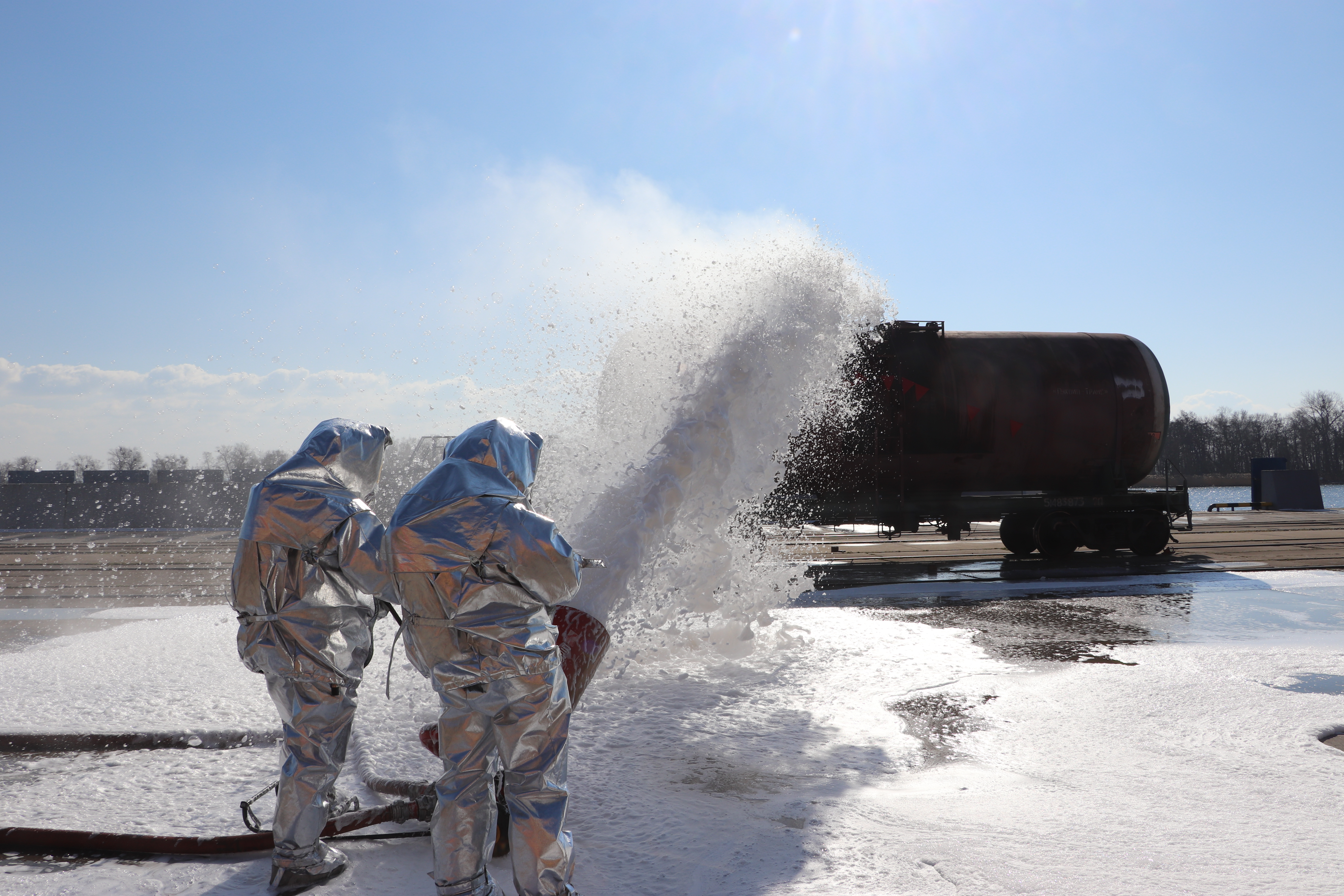 Пожарные Калининградской области провели учения на железнодорожном паромном комплексе